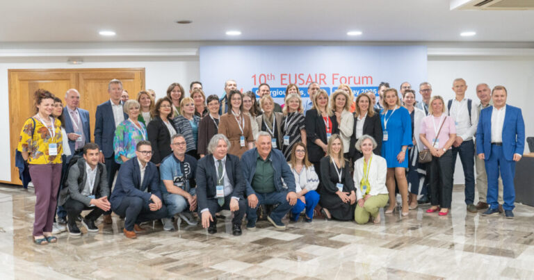 Photo 24_Family photo from EUSAIR 10th Forum 2025